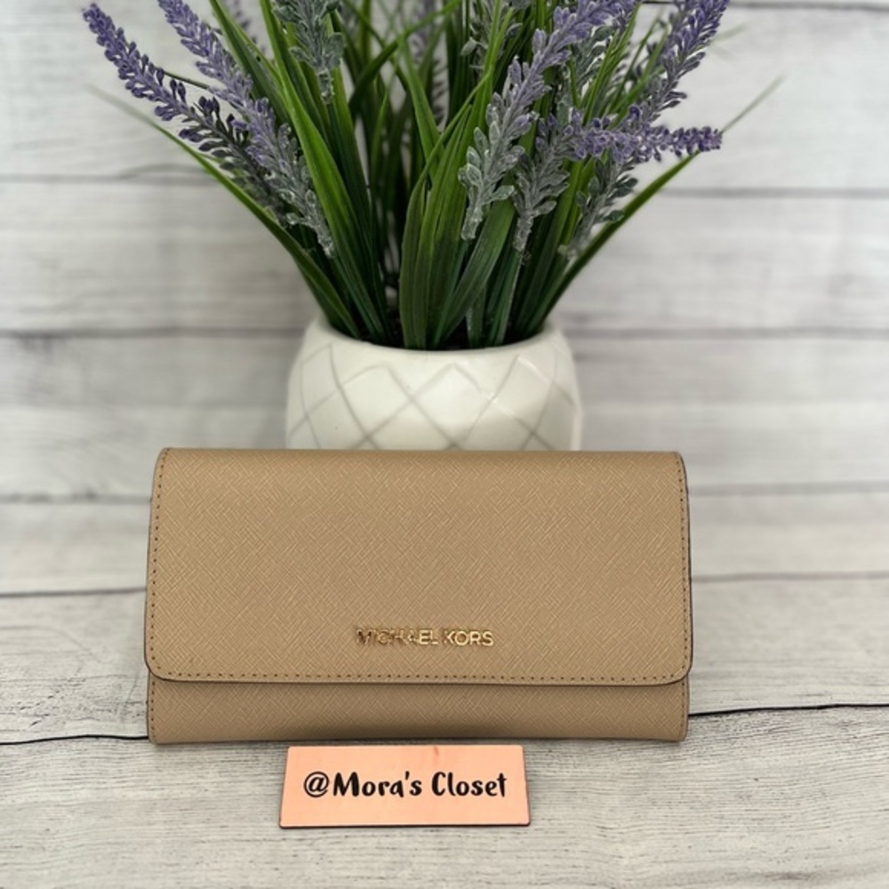🦋Michael Kors Trifold Wallet